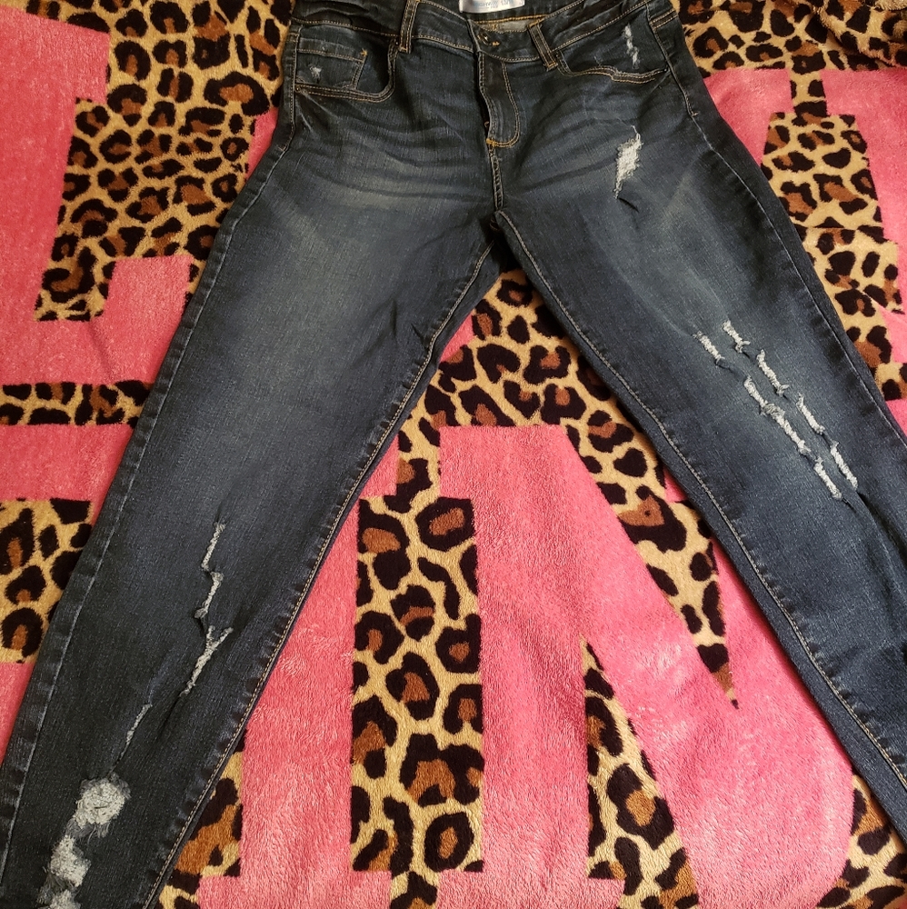Distressed Jeans - Picture 6 of 7